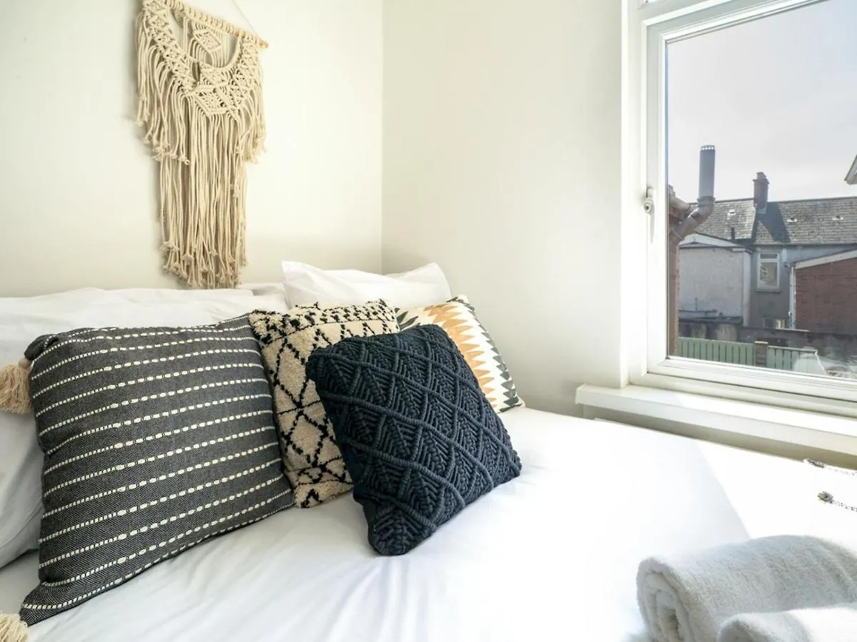 Vakantiehuis Pass The Keys Amazing 2Br Townhouse In Fab District - Queens Uni Belfast Verenigd Koninkrijk
