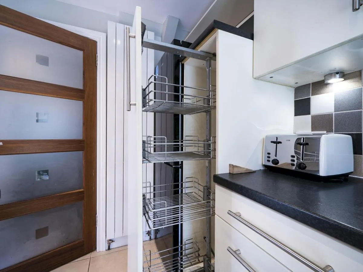 Vakantiehuis Pass The Keys Amazing 2Br Townhouse In Fab District - Queens Uni Belfast